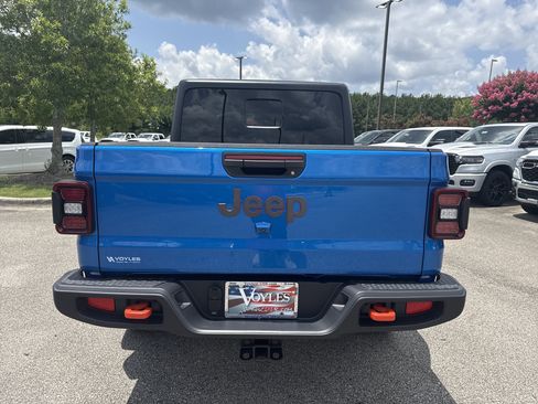 Used 2025 Jeep Gladiator Mojave AWD/4WD image 6