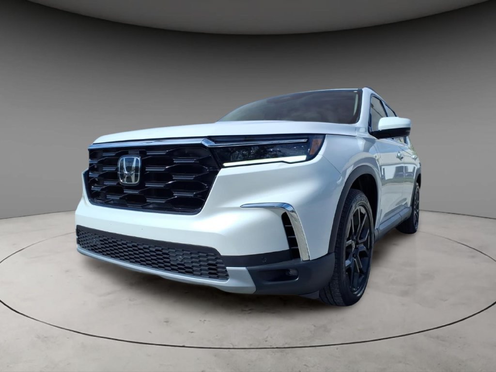Used 2025 Honda Pilot Touring image 5
