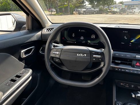 Used 2025 Kia K4 FWD image 14