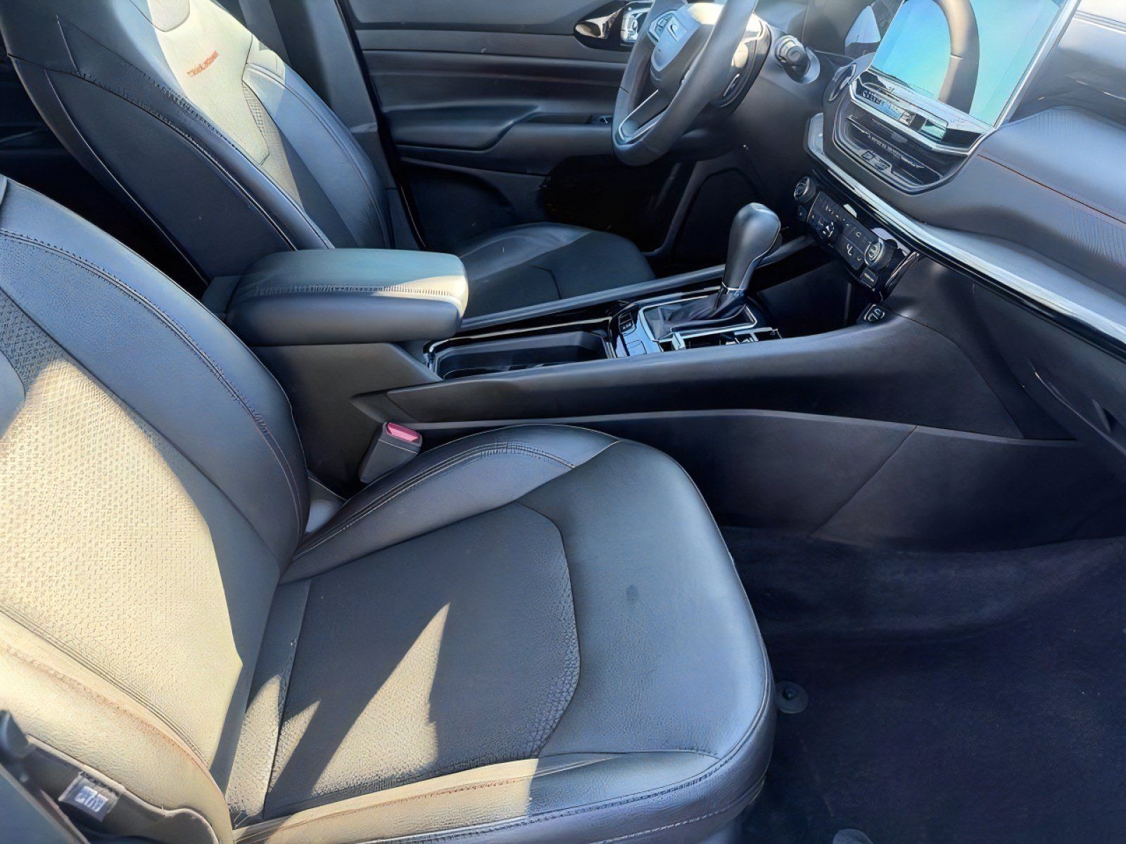 Used 2025 Jeep Compass Trailhawk AWD/4WD image 10
