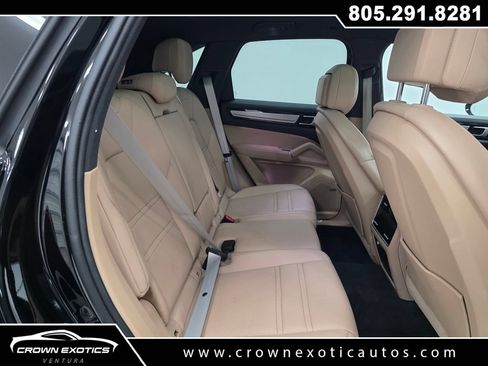 Used 2022 Porsche Cayenne Platinum Edition AWD/4WD image 18