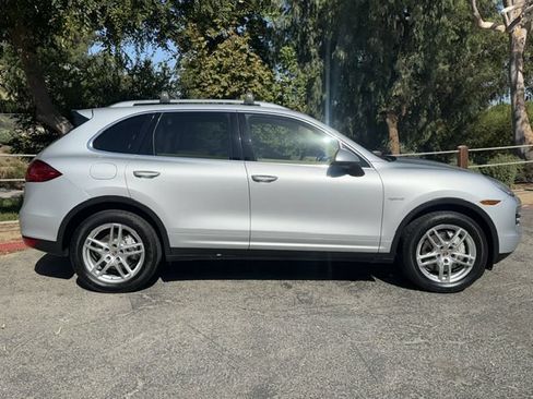 Used 2014 Porsche Cayenne S AWD/4WD image 3