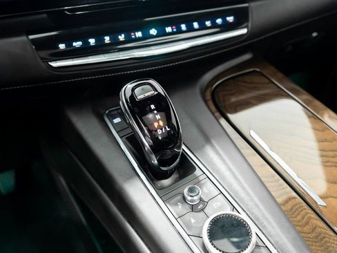 Used 2024 Cadillac Escalade Sport Platinum image 17