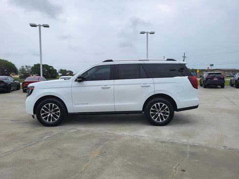 Used 2025 Ford Expedition Platinum AWD/4WD image 2