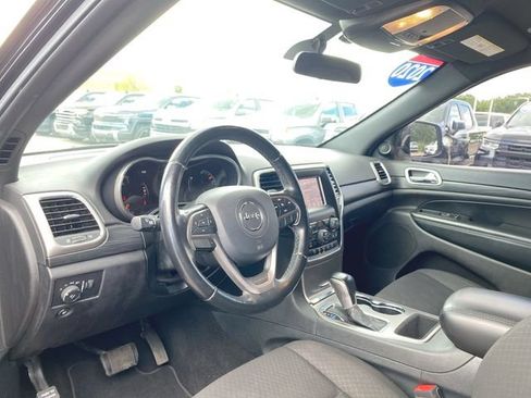 Used 2020 Jeep Grand Cherokee Laredo RWD image 10