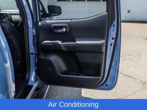 Used 2019 Toyota Tacoma TRD Sport AWD/4WD image 19