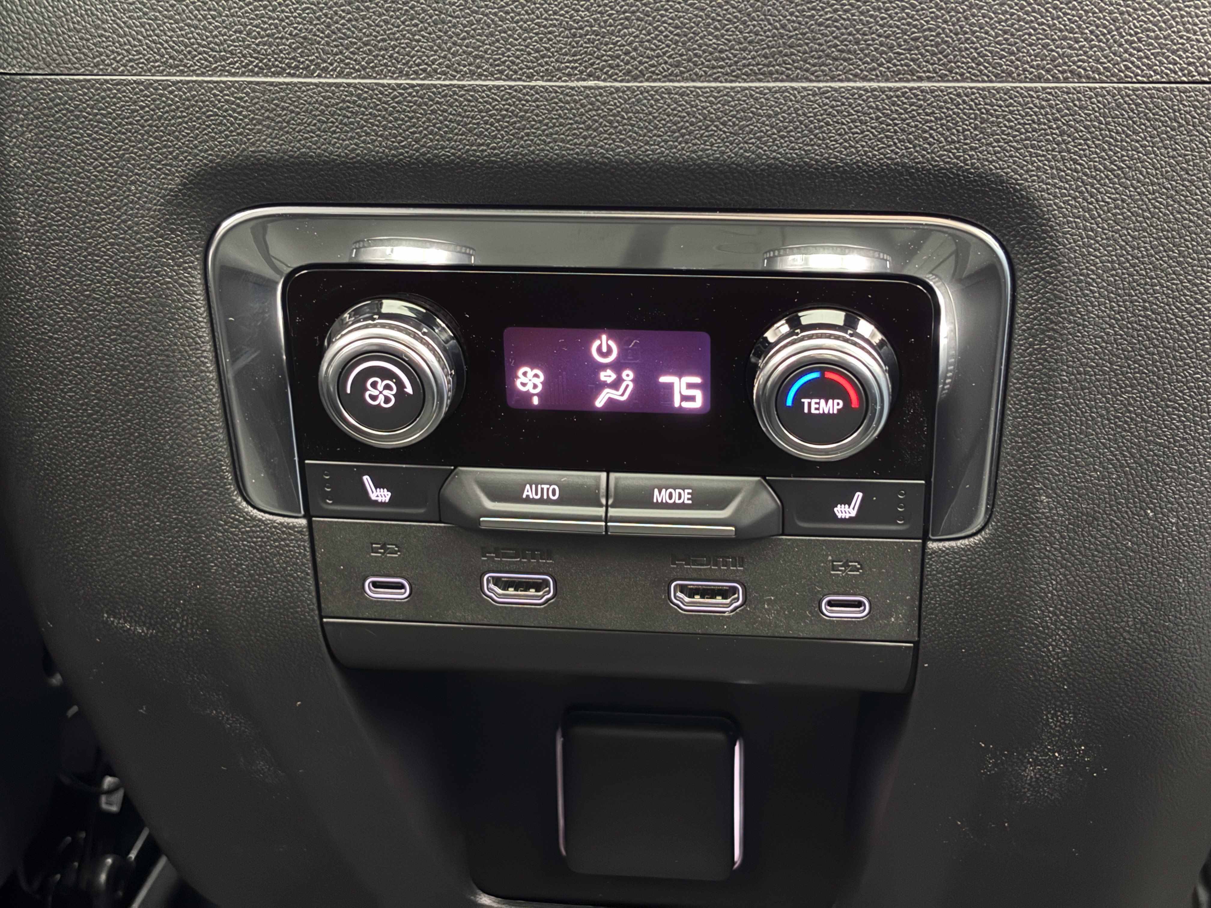 New 2027 GMC Yukon Denali w/ Denali Reserve Package AWD/4WD image 9