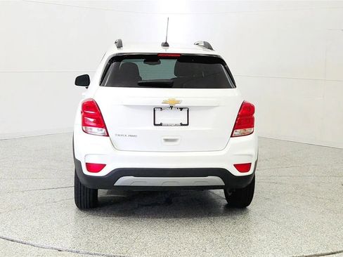 Used 2021 Chevrolet Trax LT w/ LT Convenience Package image 6