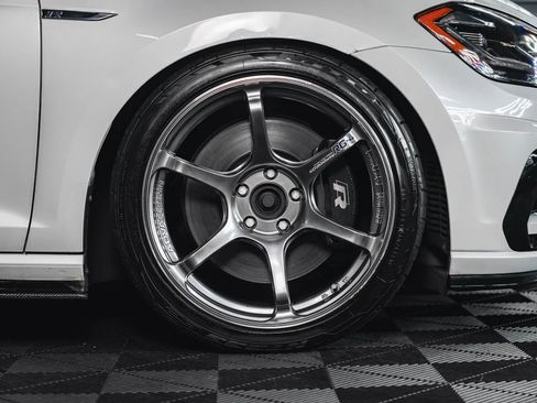 Used 2018 Volkswagen Golf R 4-Door image 20