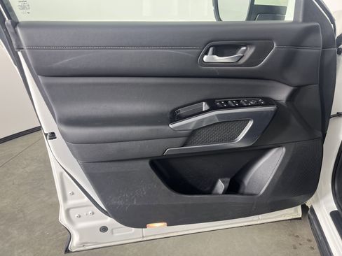 Used 2022 Nissan Pathfinder SL w/ SL Premium Package image 18