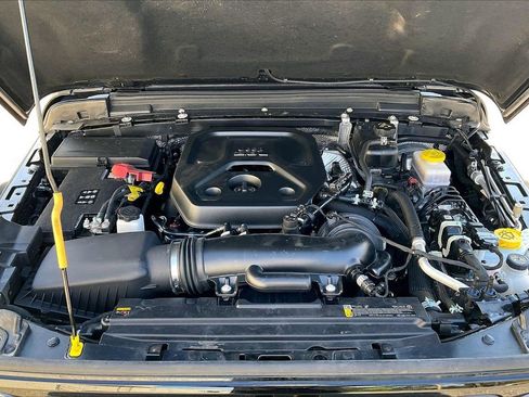 Certified 2025 Jeep Wrangler Unlimited Rubicon image 36