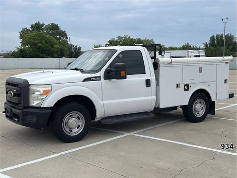 Used 2015 Ford F250 XL w/ Power Equipment Group RWD image 1