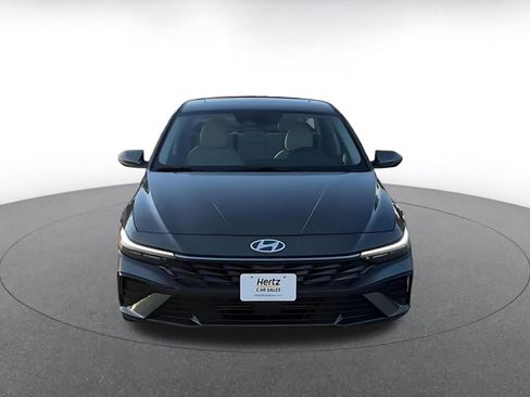 Used 2025 Hyundai Elantra Limited image 4