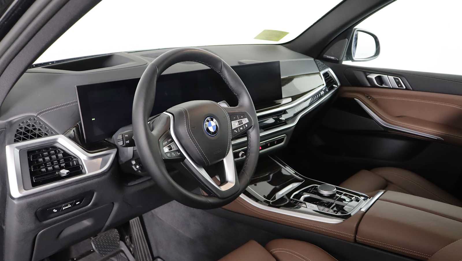 Used 2025 BMW X5 xDrive50e w/ Premium Package AWD/4WD image 12