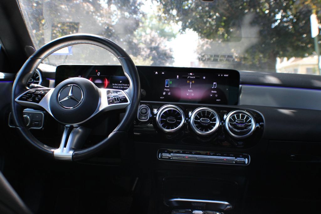 Used 2025 Mercedes-Benz CLA 250 image 32