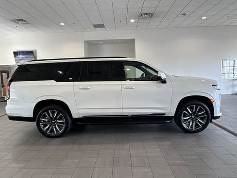 Used 2024 Cadillac Escalade ESV Sport w/ Heavy-Duty Trailer Package AWD/4WD image 7