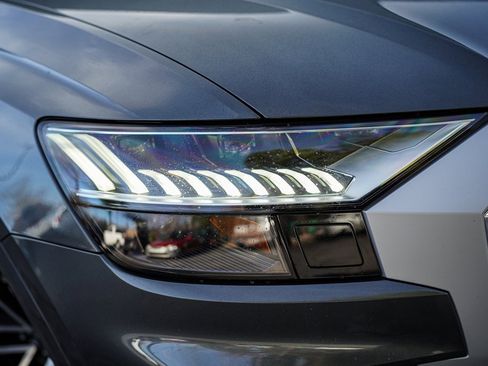 Used 2021 Audi SQ8 Prestige w/ Prestige Package image 6