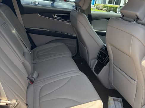 Used 2018 Lincoln MKX Select w/ Select Plus Package FWD image 11