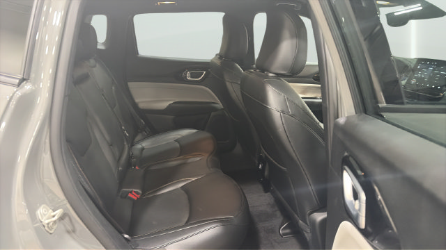Used 2023 Jeep Compass Limited AWD/4WD image 17