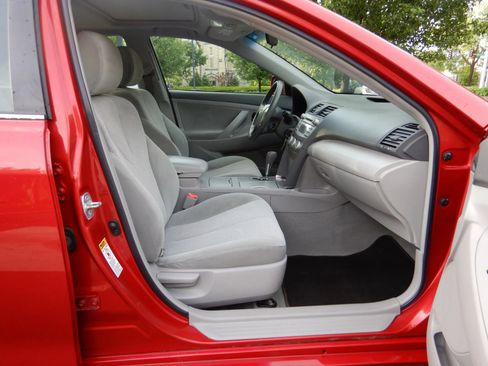 Used 2011 Toyota Camry LE w/ LE Extra-Value Pkg FWD image 18