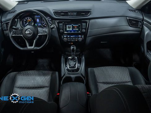 Used 2020 Nissan Rogue SV image 28