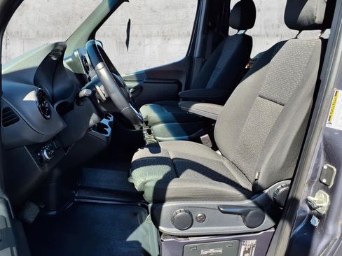 Used 2022 Mercedes-Benz Sprinter 2500 image 4