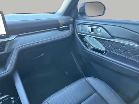 Certified 2025 Ford Explorer Platinum w/ Ultimate Package image 17