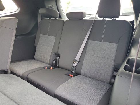 Used 2025 GMC Acadia Elevation image 16