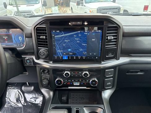 New 2025 Ford F150 Lariat w/ Equipment Group 501A Mid image 9