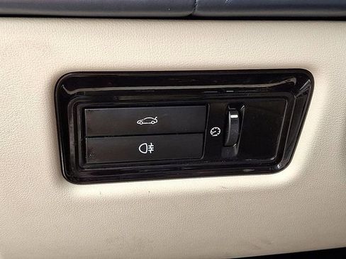 Used 2011 Jaguar XJ image 25