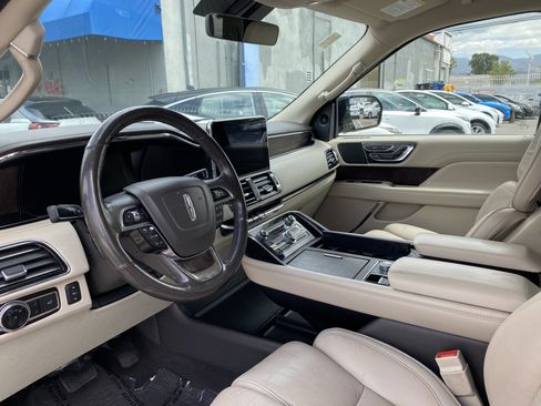 Used 2019 Lincoln Navigator Select w/ Cargo Package RWD image 18