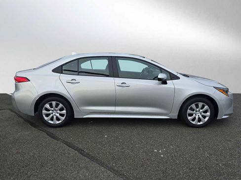 Certified 2025 Toyota Corolla LE image 2