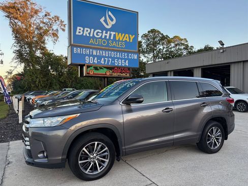 Used 2018 Toyota Highlander XLE image 1