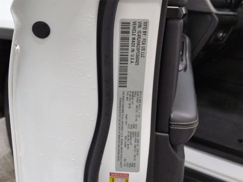 Certified 2023 Jeep Grand Cherokee Altitude image 34