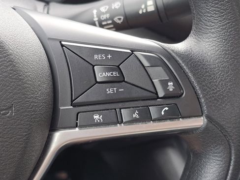 Used 2024 Nissan Sentra SV FWD image 11