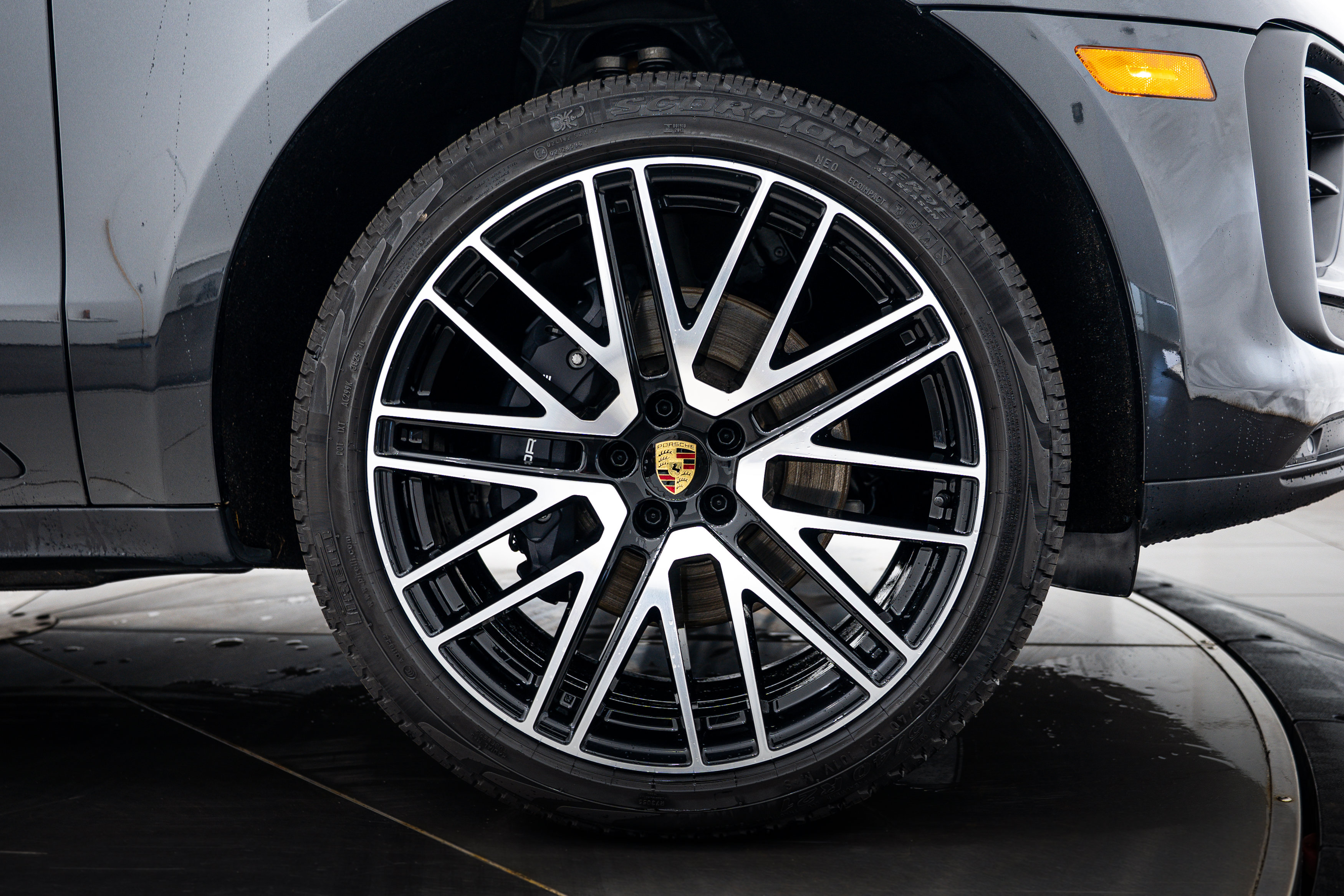 Certified 2026 Porsche Macan AWD/4WD image 11