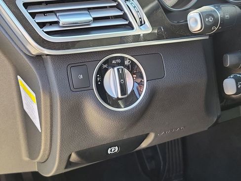 Used 2014 Mercedes-Benz E 250 BlueTEC Sedan image 17