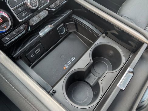 Used 2022 GMC Yukon XL Denali image 28