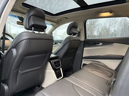 Used 2019 Lincoln Nautilus Reserve image 13