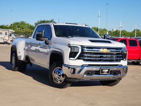 Used 2025 Chevrolet Silverado 3500 LTZ AWD/4WD image 2