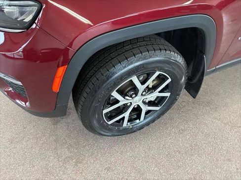 Certified 2024 Jeep Grand Cherokee Limited AWD/4WD image 4