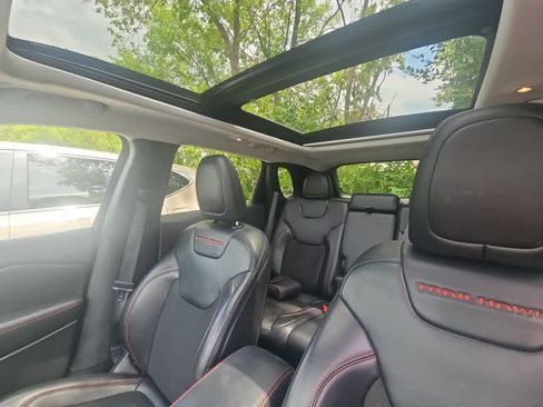 Used 2020 Jeep Cherokee Trailhawk w/ Comfort/Convenience Group AWD/4WD image 8