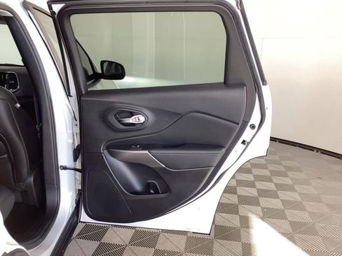 Used 2022 Jeep Cherokee Limited w/ Elite Package image 11