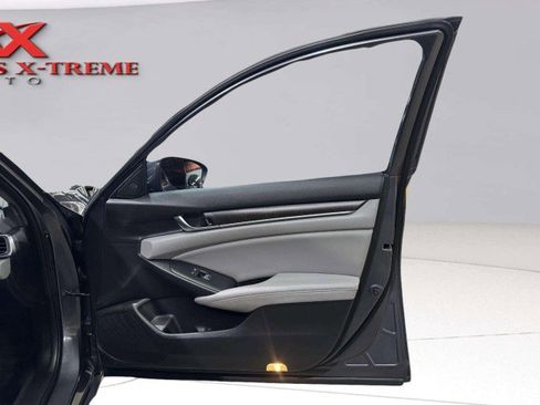 Used 2018 Honda Accord Touring image 39
