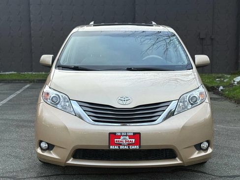 Used 2014 Toyota Sienna XLE image 2