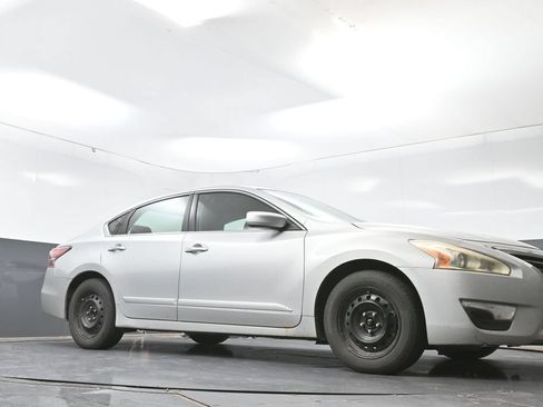 Used 2014 Nissan Altima 2.5 S w/ Display Audio Package FWD image 23