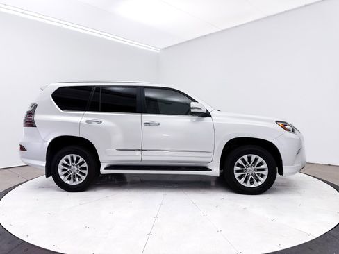 Used 2016 Lexus GX 460 w/ Premium Package AWD/4WD image 37