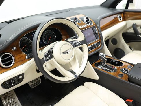Used 2018 Bentley Bentayga Onyx Edition AWD/4WD image 2
