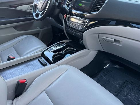 Used 2019 Honda Pilot Touring image 32