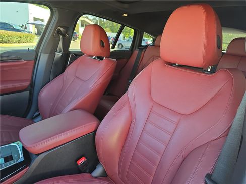 Certified 2024 BMW X4 M40i w/ Premium Package image 17